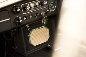 Image 68/100 de MG MGC GT (1970)