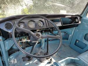 Bild 8/18 von Volkswagen T2b Kleinbus (1972)