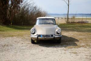 Image 2/28 of Citroën ID 19 (1966)