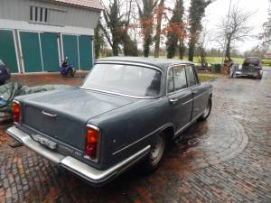 Image 3/19 of Alfa Romeo 2600 Berlina (1963)