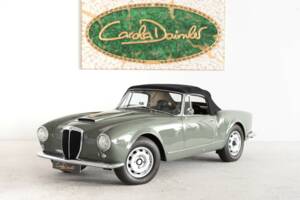 Image 2/38 of Lancia Aurelia B24 Convertible (1957)