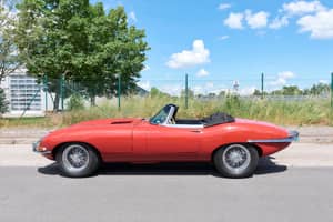 Image 3/80 of Jaguar E-Type 4.2 (1966)