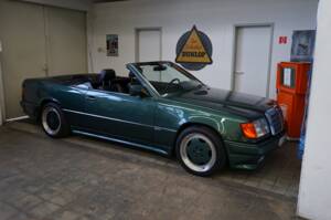 Image 37/38 of Mercedes-Benz 300 CE-24 (1992)