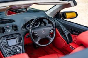 Image 16/47 of Mercedes-Benz SL 600 (2004)