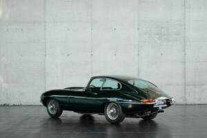 Image 13/50 de Jaguar E-Type (1970)