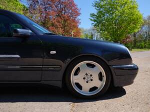Immagine 17/50 di Mercedes-Benz E 55 AMG (1999)