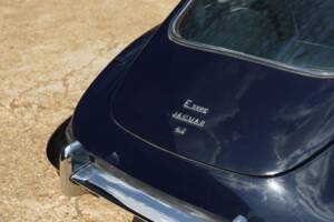Image 8/35 de Jaguar E-Type (1968)