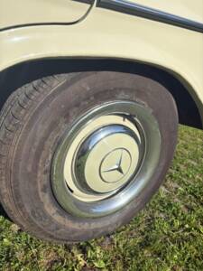 Image 14/52 of Mercedes-Benz 250 SE (1966)
