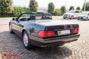 Image 9/18 of Mercedes-Benz 500 SL (1992)
