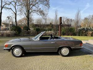 Immagine 3/24 di Mercedes-Benz 380 SL (1984)