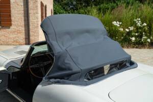 Bild 37/50 von Jaguar E-Type (1968)