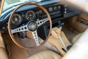 Image 27/78 de Jaguar E-Type (1969)