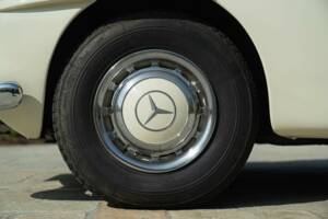 Afbeelding 43/50 van Mercedes-Benz 190 SL (1959)