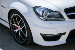 Image 11/33 of Mercedes-Benz C 63 AMG "Edition 507" (2013)