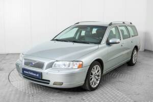 Image 17/36 of Volvo V70 D5 (2008)