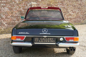 Image 6/50 de Mercedes-Benz 280 SL (1969)