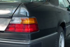 Bild 19/50 von Mercedes-Benz 300 CE (1991)