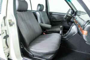 Image 32/50 of Mercedes-Benz 230 TE (1984)