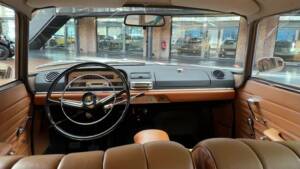 Image 19/40 of Peugeot 404 Break (1965)