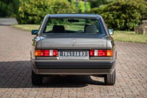Immagine 16/73 di Mercedes-Benz 190 D 2.5 (1990)