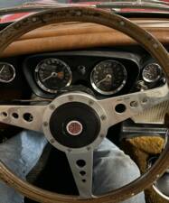 Image 16/28 of MG MGB GT (1966)