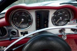Immagine 15/36 di Mercedes-Benz 280 SL (1970)