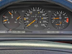 Imagen 10/24 de Mercedes-Benz E 220 (1996)