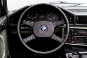 Imagen 25/43 de BMW 528i (1986)