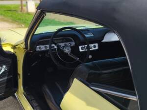 Bild 11/18 von Chevrolet Corvair Monza Convertible (1964)