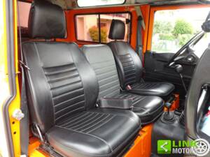 Image 14/38 of Land Rover 90 (1987)