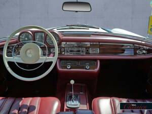 Image 9/29 de Mercedes-Benz 280 SE 3,5 (1971)