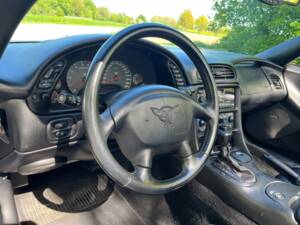 Image 22/50 of Chevrolet Corvette (2001)