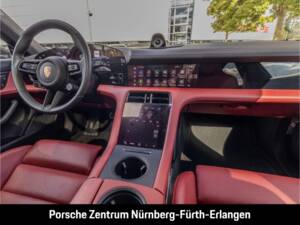 Obraz 25/49 pojazdu Porsche Taycan Turbo S Cross Turismo (2021)