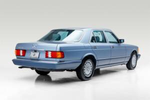Imagen 7/19 de Mercedes-Benz 300 SE (1990)