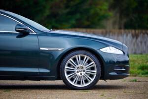 Image 19/50 of Jaguar XJ 5.0 (2010)