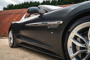 Immagine 17/35 di Aston Martin Vanquish (2017)