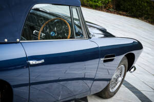 Image 7/14 of Aston Martin DB 4 Convertible (1963)