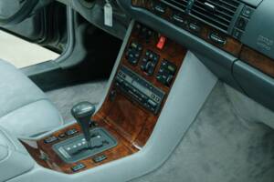 Bild 32/50 von Mercedes-Benz 300 SE (1992)