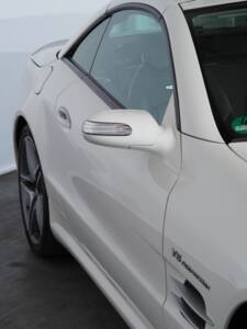 Immagine 25/49 di Mercedes-Benz SL 55 AMG (2006)