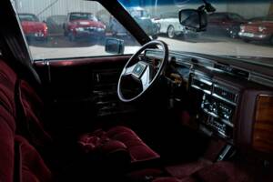 Image 57/58 of Cadillac Brougham Elegance (1988)