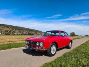Bild 1/27 von Alfa Romeo 2000 GT Veloce (1972)