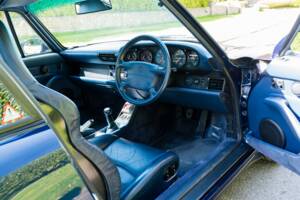 Image 25/52 of Porsche 911 Carrera 4 (1997)