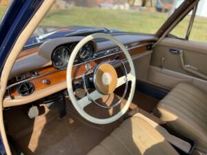 Image 34/52 of Mercedes-Benz 250 S (1967)