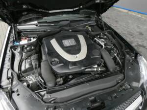 Bild 17/18 von Mercedes-Benz SL 500 (2009)