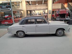 Imagen 4/18 de Mercedes-Benz 220 S (1958)