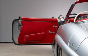 Image 31/47 of Mercedes-Benz 300 SL Roadster (1963)