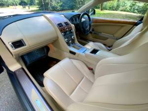 Bild 33/46 von Aston Martin DB 9 (2010)