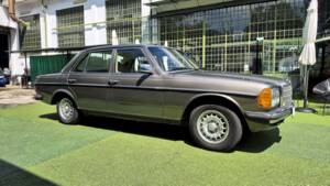 Image 11/71 of Mercedes-Benz 240 D (1980)