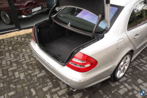 Image 39/84 of Mercedes-Benz E 55 AMG (2002)