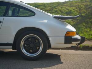 Bild 8/23 von Porsche 911 Carrera 3.2 (1985)